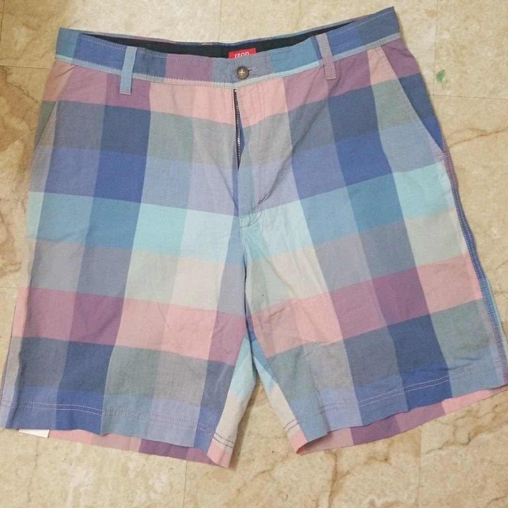 **SOLD**NWT Men's izod shorts